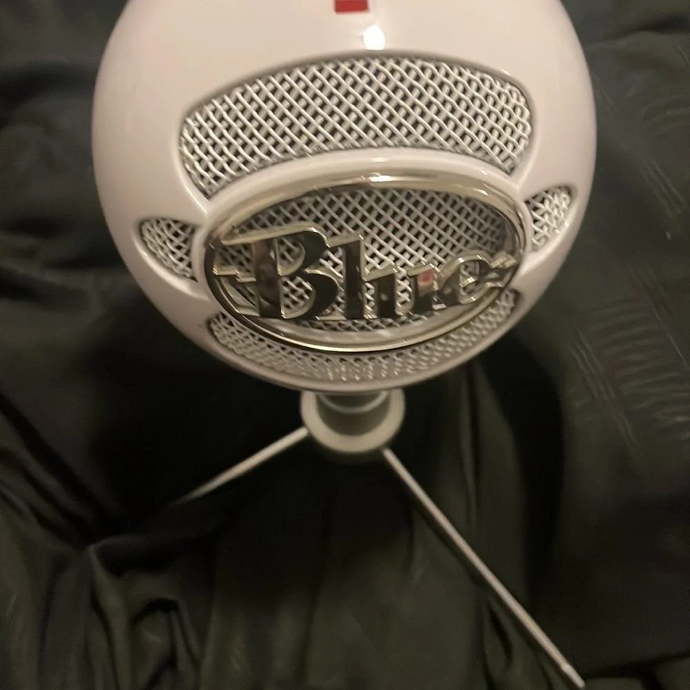 Blue yeti snowball microphone